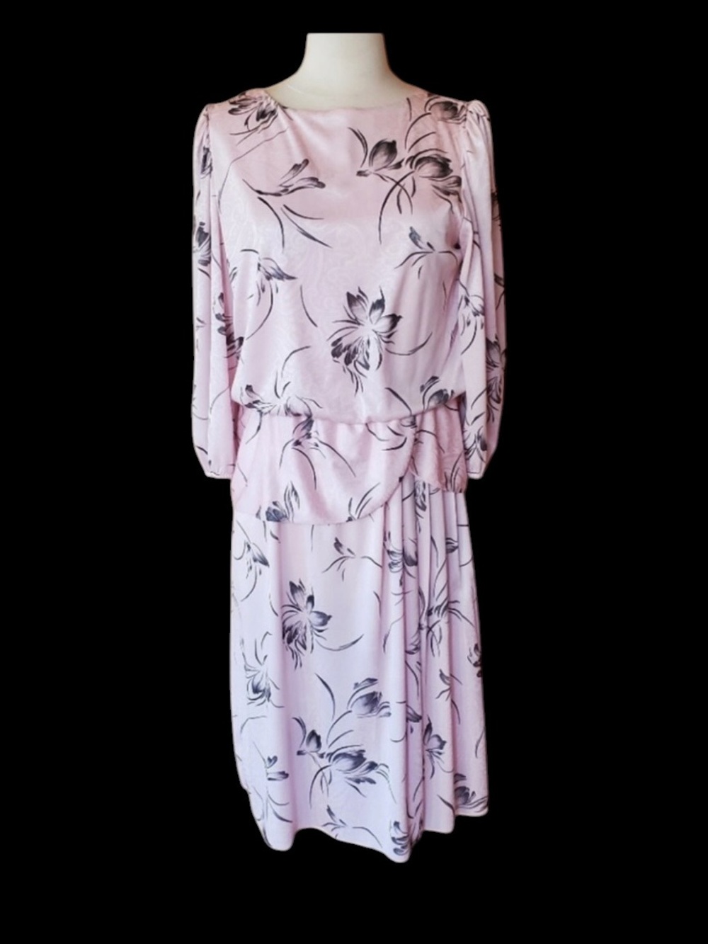 1980s Unlabeled Pale Pink & Black Floral Career‎ Dr
